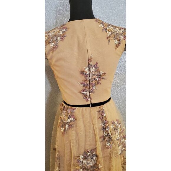 Dress the Population Juliana Floral Embroidered 2-Piece Set‎ Top & Skirt - Picture 14 of 16